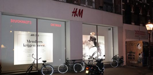 Vol trots lanceert H&M haar nieuwste designer collectie Vol trots lanceert H&M haar nieuwste designer collectie