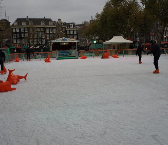 Het Rembrandtplein is helemaal klaar voor de schaatspret Het Rembrandtplein is helemaal klaar voor de schaatspret