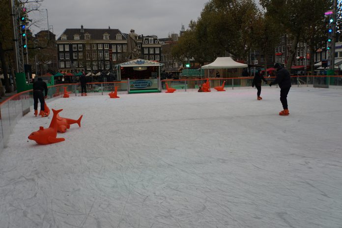 Het Rembrandtplein is helemaal klaar voor de schaatspret Het Rembrandtplein is helemaal klaar voor de schaatspret
