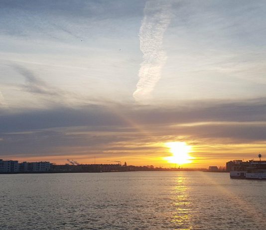 Amsterdam laat de Zilvervloot voorbij varen Amsterdam laat de Zilvervloot voorbij varen