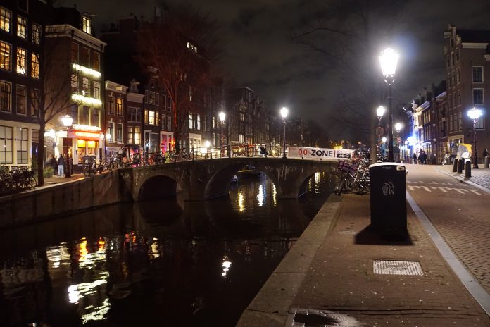 Het was dinsdagavond lekker vertoeven in het Amsterdamse wallengebied