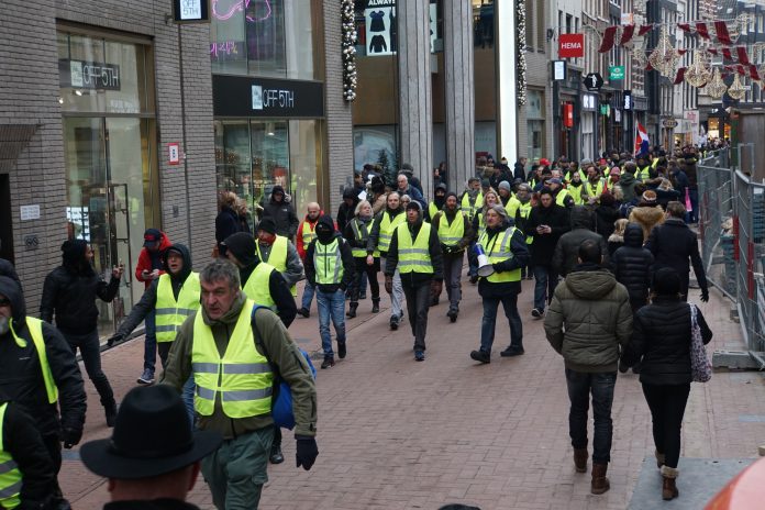 De gele hesjes doen er verstandig aan de eer aan zichzelf te houden De gele hesjes doen er verstandig aan de eer aan zichzelf te houden