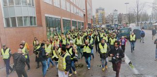 Actievoerders in gele hesjes protesteerden in Amsterdam: ‘genoeg is genoeg’ Actievoerders in gele hesjes protesteerden in Amsterdam: ‘genoeg is genoeg’