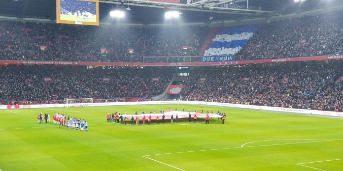 Lummelen met de super boeren in de Johan Cruijff Arena Ajax lijkt steeds meer op de club die veel successen kende rond 1995. Zo werd De Graafschap zondagmiddag met maar liefst 8-0 van de mat geveegd. Hattricks van Daley Blind, Hakim Ziyech en goals van Noussair Mazraoui en topspeler Dusan Tadic droegen bij aan dit prachtige resultaat.