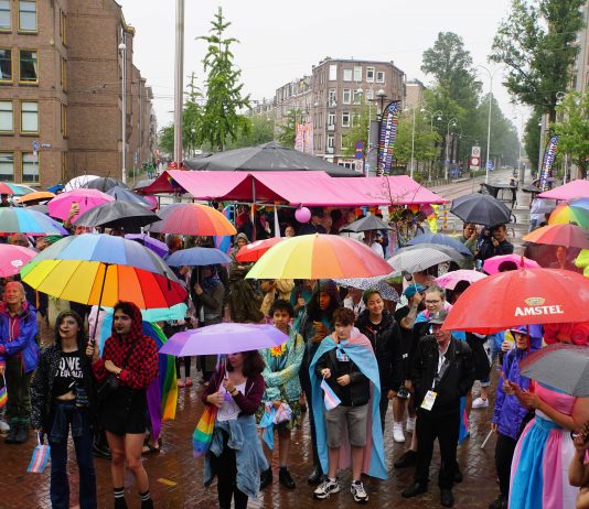 Transgenders die het pokkenweer trotseerde Hoe bikkels van Transgenders het pokkenweer trotseerde