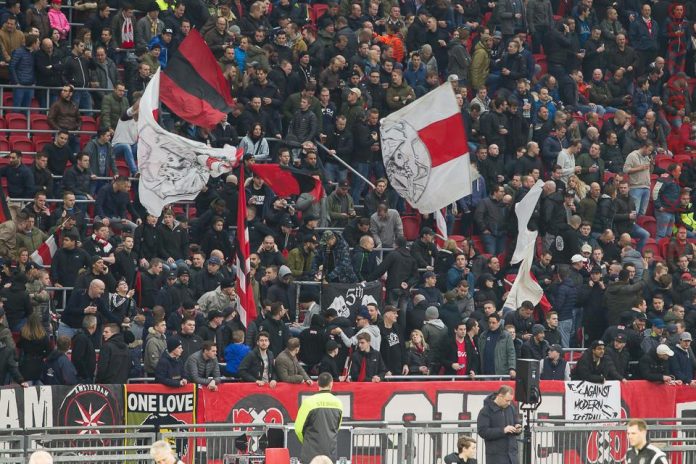 Rentree Joël Veltman tijdens 2-2 gelijkspel Ajax tegen Flamengo