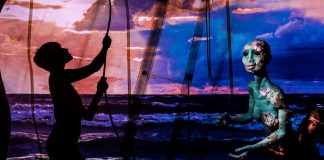 Theatervoorstelling over de storm die leven heet Theatervoorstelling over de storm die leven heet