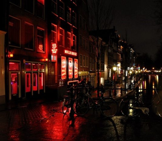 ZIJN DE WALLEN NOG WEL VAN DEZE TIJD? ZIJN DE WALLEN NOG WEL VAN DEZE TIJD?