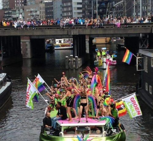 Gezamenlijke inschrijving politieke partijen voor deelname Canal Parade Gezamenlijke inschrijving politieke partijen voor deelname Canal Parade