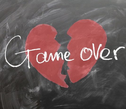 Heb jij last van een gebroken hart? Heb jij last van een gebroken hart? Heb jij last van een gebroken hart of daar weleens last van gehad? En met name moeite met de verwerking van dat vervelende gevoel waarmee je daarna mee te maken hebt? Je bent niet de enige, hoor. Doorgaans doorgaat iedereen die aan ‘de kant geschoven’ is een enorm rotgevoel dat niet binnen 1, 2 of 3 dagen vertrokken is maar aanhoudt over een langere periode.