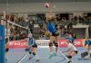 Volleybaldames US Amsterdam gebruiken laatste duel als voorbereiding play-offs Volleybaldames US Amsterdam gebruiken laatste duel als voorbereiding play-offs De dames van Pharmafilter/US Amsterdam hebben de laatste competitiewedstrijd vooral gebruikt om zich langzaam voor te bereiden op de spannende play-offs die binnenkort gaan plaatsvinden. De volleybalsters verloren weliswaar met drie sets, maar zagen in de laatste set houvast richting de aankomende weken. “Gister was de vuurdoop tegen Sliedrecht”, aldus US speelster Sanne Kruis een dag na de verloren wedstrijd.