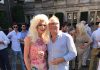 Sjoerd Knops: “Frits gehuld in jurk voor songfestival bingo” Sjoerd Knops: "Frits gehuld in jurk voor songfestival bingo" Amsterdammers en andere belangstellenden die de Amsterdamse oud-wethouder Frits Huffnagel altijd al eens in een jurk gezien willen hebben, zijn op maandag 13 mei 2019 van harte welkom in het kleurrijke en vrolijke Queers Café, gelegen aan de Amstel 60.