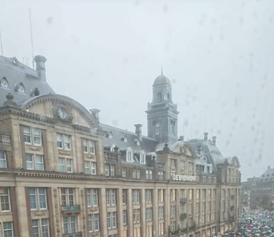 Indrukwekkende klimaatmars in Amsterdam Indrukwekkende klimaatmars in Amsterdam