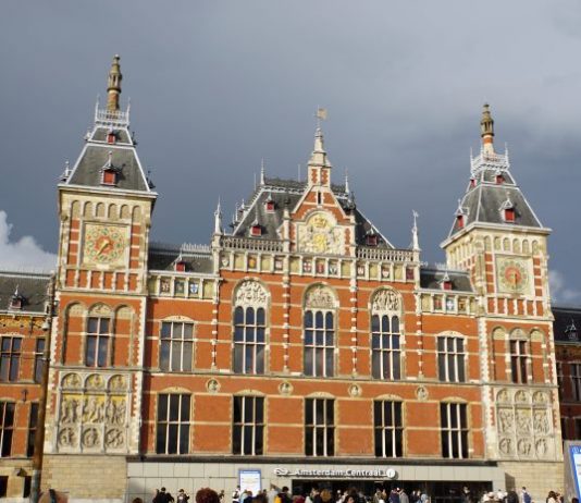 NS past dienstregeling aan in belang reizigers NS past dienstregeling aan in belang reizigers
