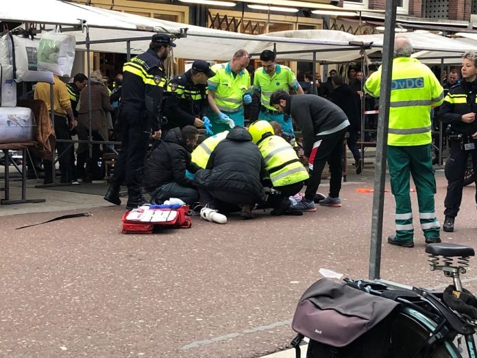 Commotie op Albert Cuyp na steekpartij Commotie op Albert Cuyp na steekpartij