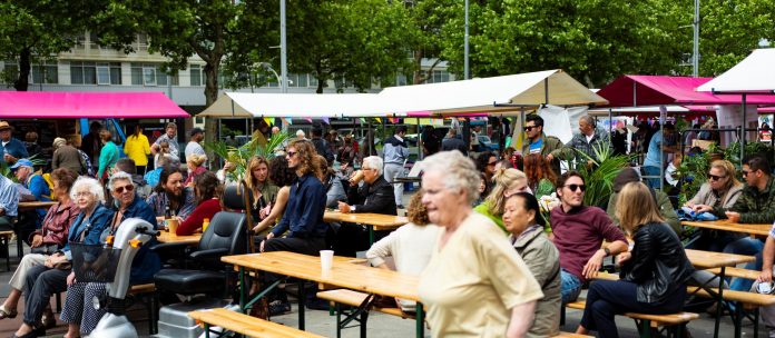 Verbinding, verhalen en vermaak bij 5 Mei Viering Plein '40-'45