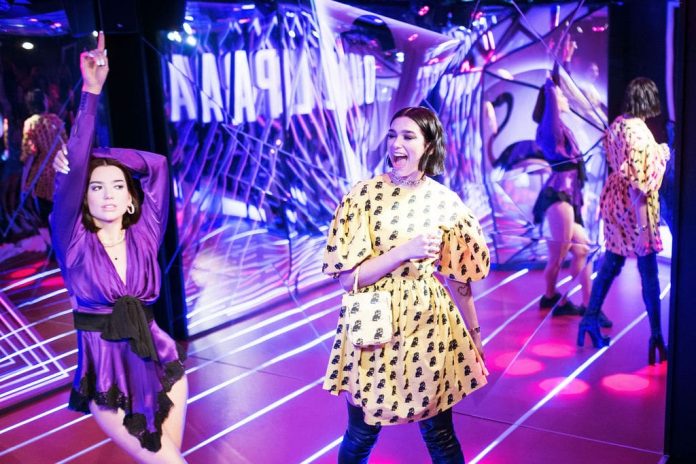 Dua Lipa onthult eigen beeld in Madame Tussauds Amsterdam Dua Lipa onthult eigen beeld in Madame Tussauds Amsterdam