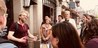 Boeiende stand-up comedy walk door straten Amsterdam Boeiende stand up comedy walk door straten Amsterdam