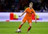 Frenkie de Jong: “ik zou mezelf nooit vergelijken met Cruijff” Frenkie de Jong: "ik zou mezelf nooit vergelijken met Cruijff"