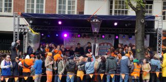 Koningsdag 2019 wordt vrolijk gevierd Koningsdag 2019 in Amsterdam wordt vrolijk gevierd
