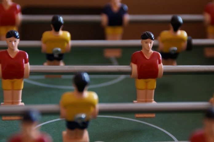Voorkom ziekteverzuim: 'laat werknemers tafelvoetbal spelen' Voorkom ziekteverzuim: 'laat werknemers tafelvoetbal spelen'
