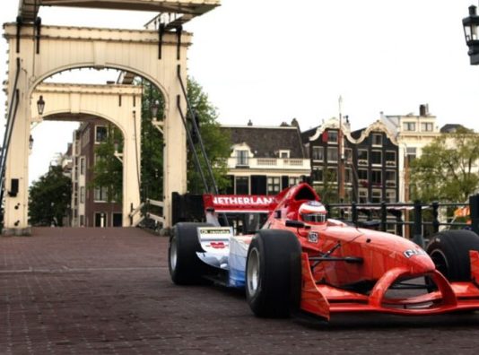 Prins Bernie’s Formule 1-spektakel in Amsterdam Beach vergroot problemen van de stad Prins Bernie’s Formule 1-spektakel in Amsterdam Beach vergroot problemen van de stad