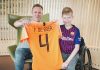 Mooi bezoek aan voetbalfan Luco in Emma Kinderziekenhuis