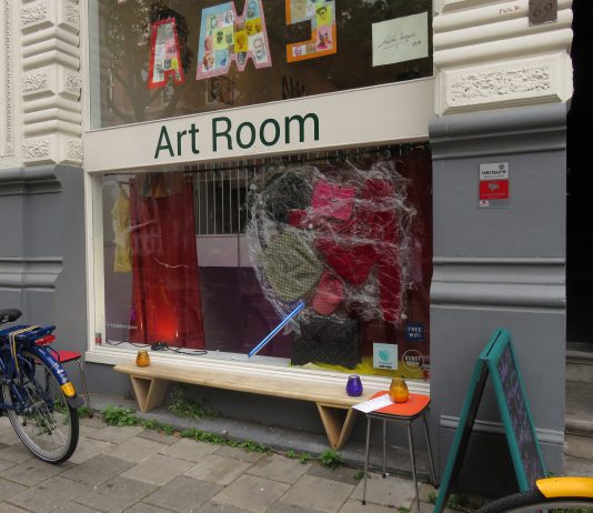 Het verhaal achter de kleurrijke, excentrieke en vrolijke expositie Dusk Het verhaal achter de kleurrijke, excentrieke en vrolijke expositie Dusk