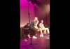 Johnny de Mol met billen bloot in Tobacco Theater