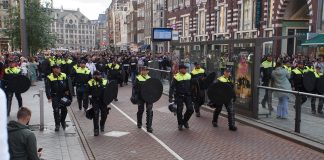 VTA wandelde mee met PAOK Saloniki fans in Amsterdam VTA wandelde mee met PAOK Saloniki fans in Amsterdam