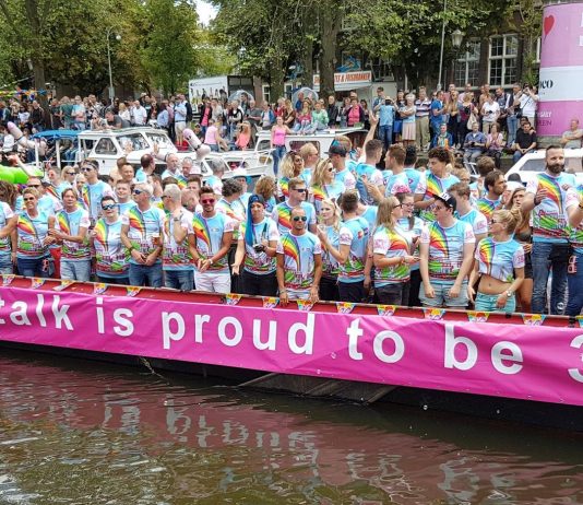 Woekerprijzen hotels door Canal Parade tijdens Pride Amsterdam Woekerprijzen hotels door Canal Parade tijdens Pride Amsterdam