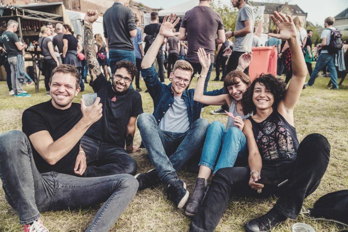 Het Pure&Crafted festival komt voor het eerst naar Nederland. Na drie succesvolle edities in Berlijn strijkt het festival op zaterdag 28 september neer in Amsterdam. VTA stelde een aantal vragen aan de organisatie! Het Pure&Crafted festival komt voor het eerst naar Nederland. Na drie succesvolle edities in Berlijn strijkt het festival op zaterdag 28 september neer in Amsterdam. VTA stelde een aantal vragen aan de organisatie!
