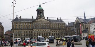 Stad verwacht ruim 2600 Chelsea FC fans Amsterdam verwacht woensdagmiddag ruim 2600 Chelsea-fans