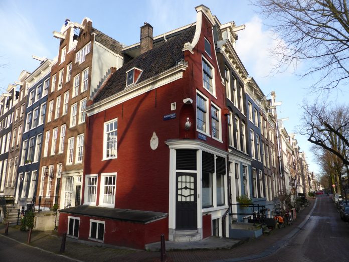 Noodklok geluid voor Amsterdamse erfpachters: “Niets doen is geen optie” Noodklok geluid voor Amsterdamse erfpachters: “Niets doen is geen optie”