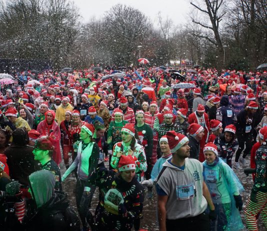 Deelnemers Ugly Sweater Run trotseren pokkeweer in Vondelpark Deelnemers Ugly Sweater Run trotseren pokkeweer in Vondelpark
