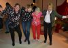 Op bezoek bij vrijwilligersfeest in Oost: “Ze is al 80 jaar, maar doet nog steeds vrijwilligerswerk” Op bezoek bij vrijwilligersfeest in Oost: “Ze is al 80 jaar, maar doet nog steeds vrijwilligerswerk”
