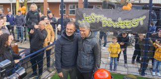 Gezellige drukte bij opening Johan Cruyff Court op Balboapleintje Gezellige drukte bij opening Johan Cruyff Court op Balboapleintje