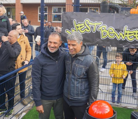 Gezellige drukte bij opening Johan Cruyff Court op Balboapleintje Gezellige drukte bij opening Johan Cruyff Court op Balboapleintje