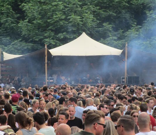 #ikhoefmijngeldNIETterug als teken van solidariteit met evenementenbranche #ikhoefmijngeldNIETterug als teken van solidariteit met evenementenbranche