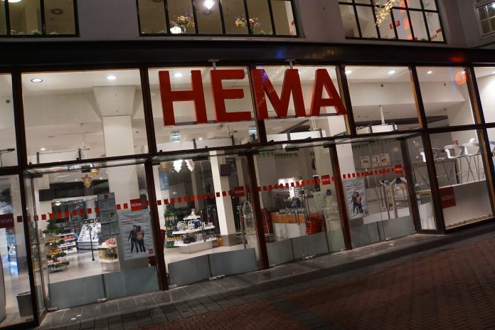 Winkels hebben last van corona: pintransacties verminderen Winkels hebben last van corona: pintransacties verminderen