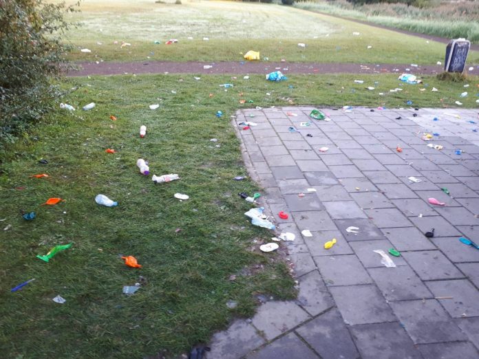 Politie Amstelveen stopt illegaal feest met honderden bezoekers Politie Amstelveen stopt illegaal feest met honderden bezoekers