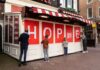 ER GLOORT HOPE BIJ CAFÉ HOPPE ER GLOORT HOPE BIJ CAFÉ HOPPE