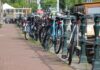 Amsterdamse vrijwilligers springen op de fiets tegen eenzaamheid Amsterdamse vrijwilligers springen op de fiets tegen eenzaamheid