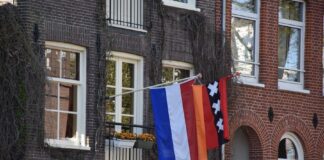 Vrolijke start Koningsdag 2021 in Amsterdam Vrolijke start Koningsdag 2021 in Amsterdam