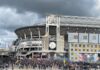 Uitzinnige Ajax-fans vieren 35e landstitel naast Johan Cruijff ArenA Uitzinnige Ajax-fans vieren 35e landstitel naast Johan Cruijff ArenA