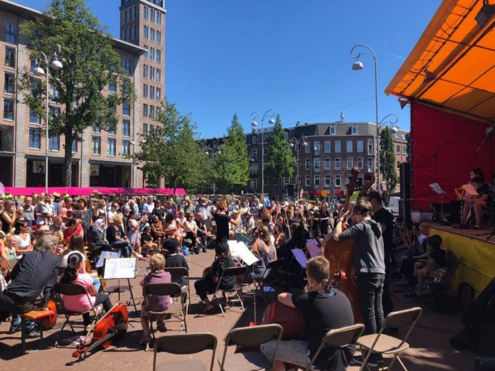 Indische Buurt Festival Het Indische Buurt Festival gaat door op het Timorplein op zaterdag 4 september