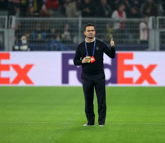 Overmars tekent nieuw Ajax contract tot 2026 Overmars tekent nieuw Ajax contract tot 2026