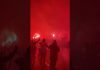 Video: Ajax fans onthalen spelersbus na winst in klassieker