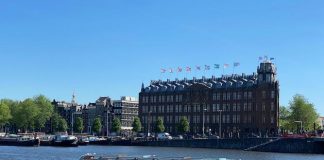 Welke Amsterdamse hotels hebben een jacuzzi op de kamer? Welke Amsterdamse hotels hebben een jacuzzi op de kamer