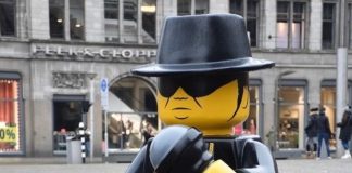Legobeeld André Hazes terug op de Dam Legobeeld André Hazes terug op de Dam